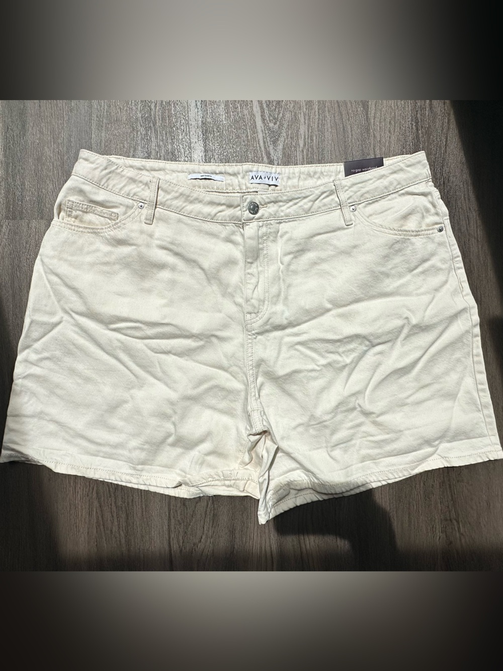 Women's Off-White High-Rise Stretch Denim Shorts - Ava & Viv - Plus Size 20 NWT